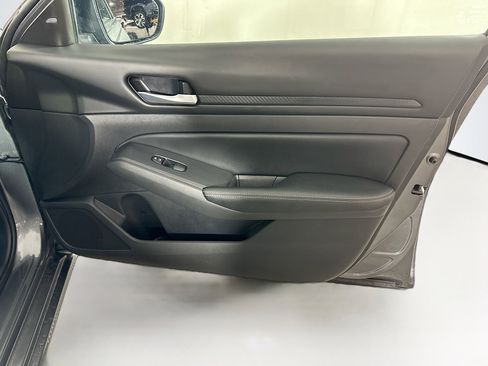 Used 2024 Nissan Altima 2.5 SV image 29