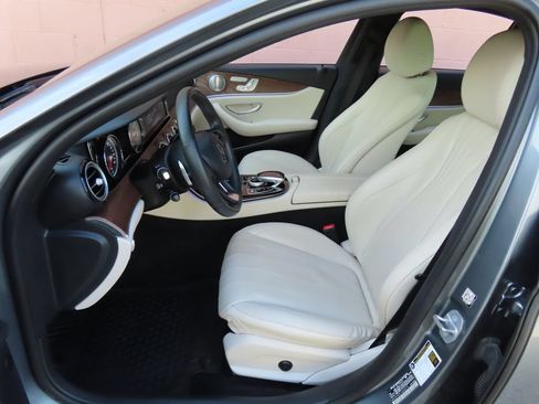 Used 2017 Mercedes-Benz E 300 4MATIC image 26