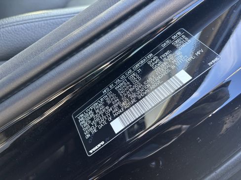 Used 2018 Volvo XC60 T5 Momentum w/ Protection Package Premier image 31