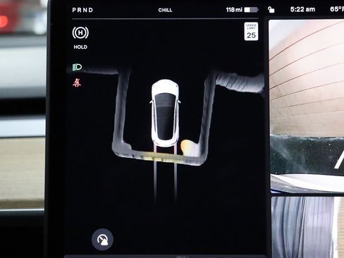 Used 2023 Tesla Model 3 Standard Range image 11