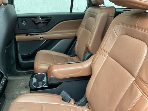 Used 2020 Lincoln Aviator Reserve w/ Equipment Group 201A image 17
