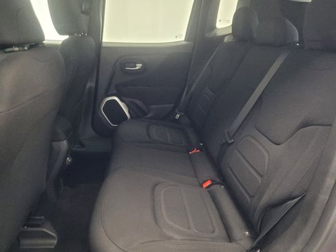 Used 2019 Jeep Renegade Latitude AWD/4WD image 18