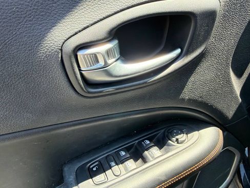 Used 2019 Jeep Compass Limited AWD/4WD image 9