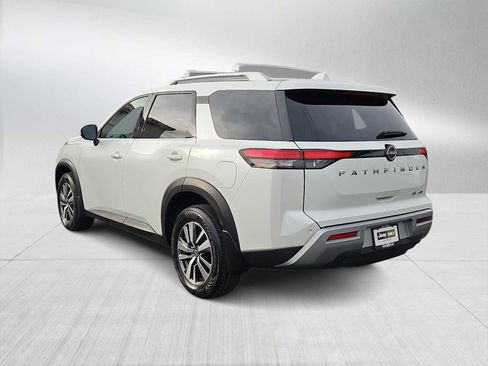 Used 2024 Nissan Pathfinder SL image 12