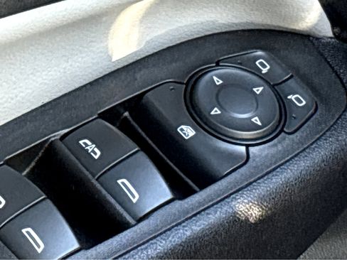 Used 2023 Chevrolet Equinox LS w/ LS Convenience Package image 16