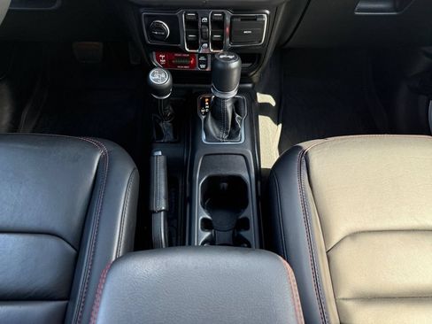 Used 2024 Jeep Wrangler Unlimited Rubicon AWD/4WD image 14