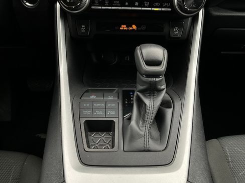 Used 2025 Toyota RAV4 XLE image 24