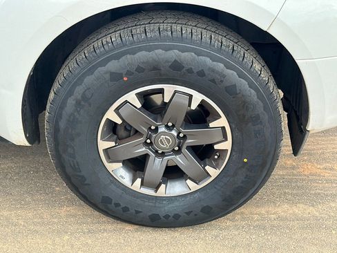 Used 2015 Nissan Frontier Desert Runner image 12