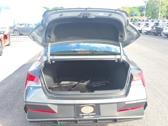 Used 2025 Hyundai Elantra SE FWD image 28