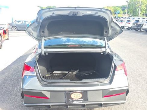 Used 2025 Hyundai Elantra SE FWD image 28