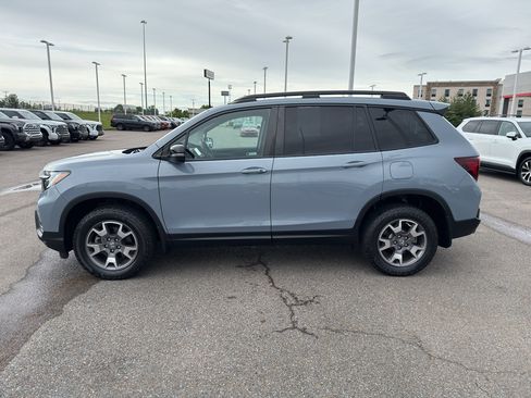 Used 2022 Honda Passport TrailSport image 2
