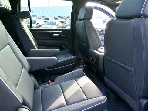 Used 2026 Chevrolet Suburban Premier w/ Sun And Tow Package AWD/4WD image 32