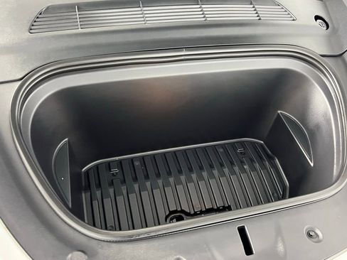 Used 2023 Tesla Model Y Long Range image 31