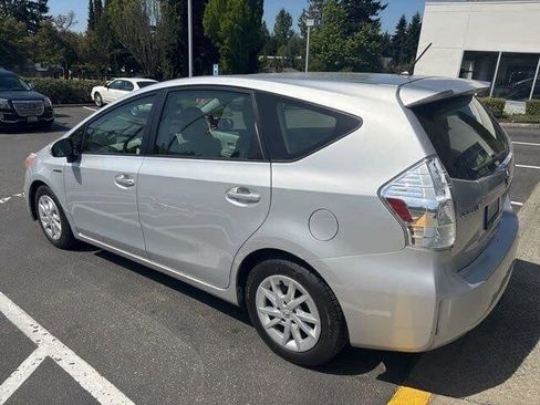 Used 2013 Toyota Prius V Two FWD image 4
