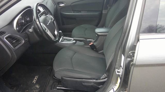 Used 2011 Chrysler 200 Touring FWD image 5