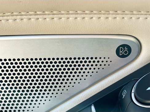 Used 2020 Ford Explorer Platinum w/ Premium Technology Package image 19