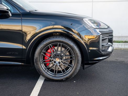 New 2026 Porsche Cayenne GTS AWD/4WD image 9