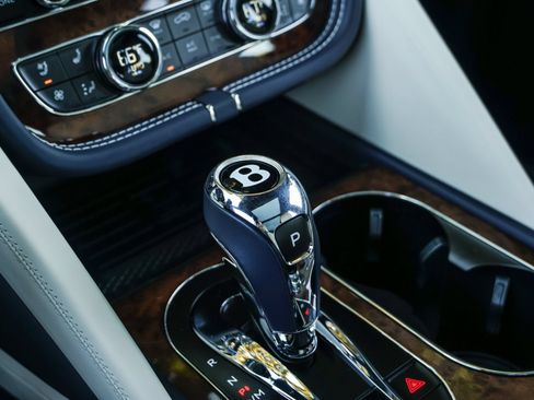Certified 2024 Bentley Bentayga AWD/4WD image 13