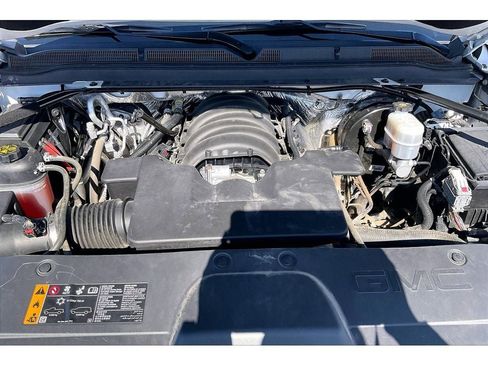 Used 2018 GMC Yukon SLT w/ Open Road Package AWD/4WD image 12