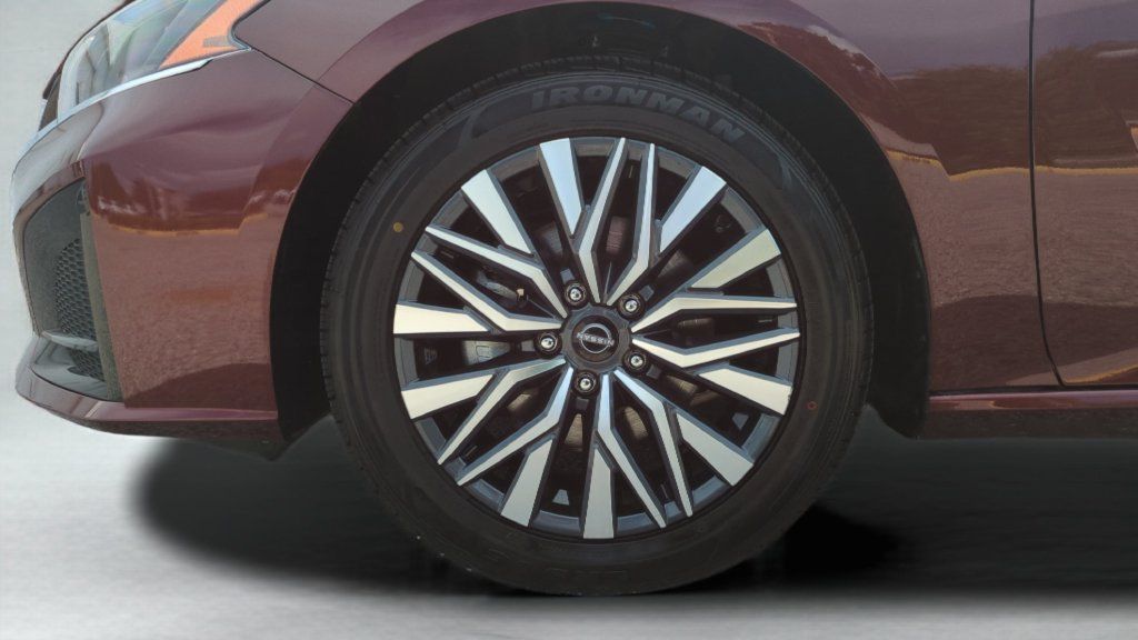 Certified 2025 Nissan Altima 2.5 SV FWD image 24