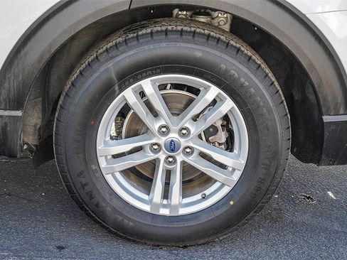 Used 2023 Ford Explorer XLT image 11