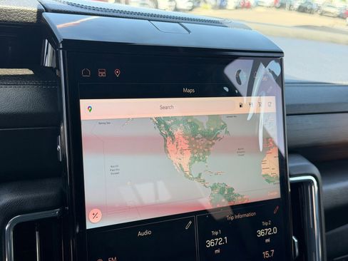 Used 2025 GMC Yukon XL Denali AWD/4WD image 24