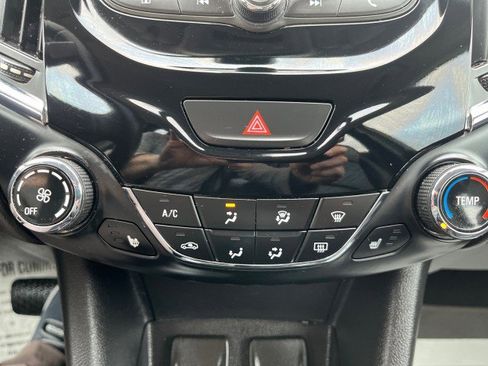 Used 2018 Chevrolet Cruze Premier FWD image 33