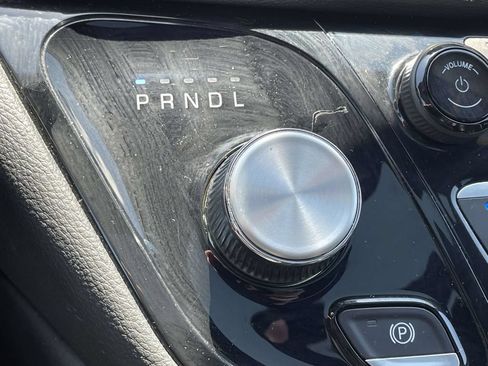 Used 2025 Chrysler Pacifica Limited FWD image 42