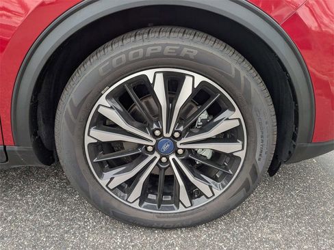 Used 2021 Ford Escape SE w/ SE Sport Appearance Package image 11