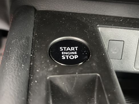 Certified 2025 Nissan Kicks SR AWD/4WD image 31