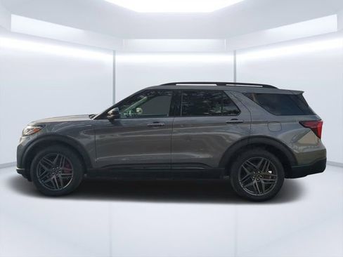 Used 2025 Ford Explorer ST-Line w/ ST-Line Street Pack AWD/4WD image 6
