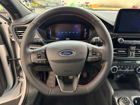Used 2025 Ford Escape ST-Line FWD image 19