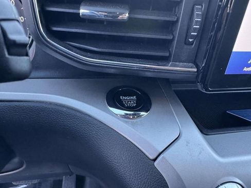 Used 2022 Ford Explorer XLT w/ Equipment Group 202A image 19