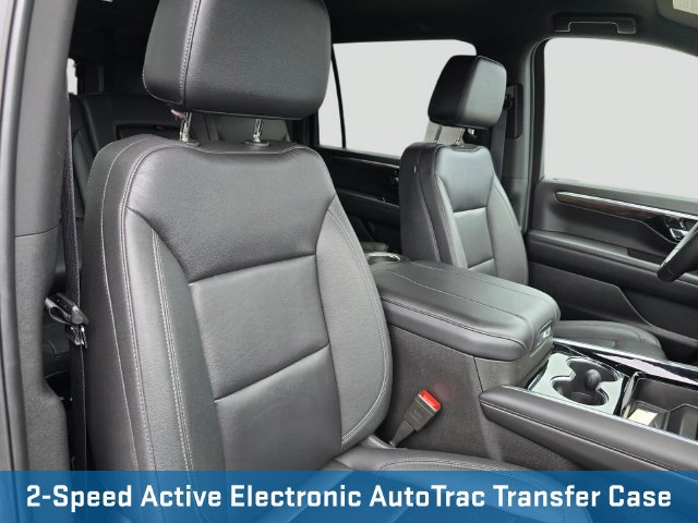 Used 2025 Chevrolet Suburban Z71 AWD/4WD image 12