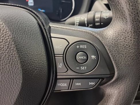 Used 2025 Toyota RAV4 XLE FWD image 9