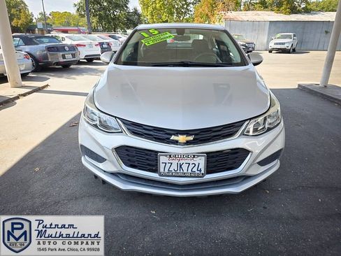 Used 2017 Chevrolet Cruze LS image 2