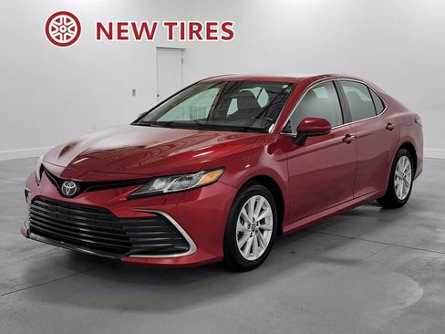 Used 2024 Toyota Camry LE FWD image 4