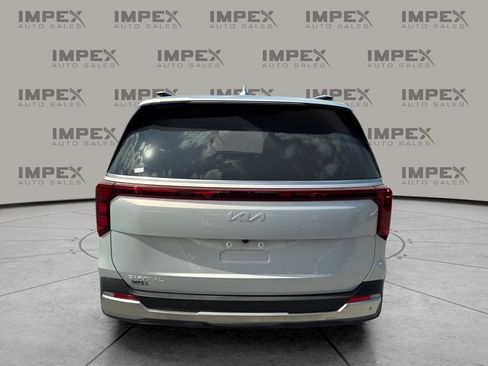 Used 2025 Kia Carnival SX FWD image 4