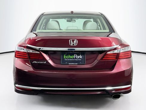 Used 2017 Honda Accord EX image 7