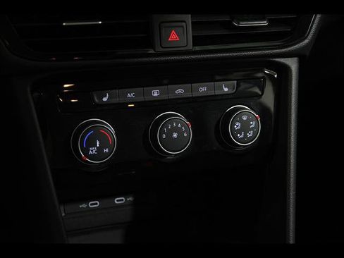 Certified 2023 Volkswagen Taos SE AWD/4WD image 16