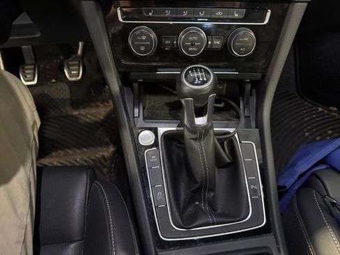 Used 2017 Volkswagen Golf R 4-Door AWD/4WD image 8
