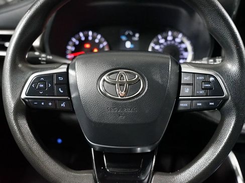 Certified 2021 Toyota Highlander L image 12