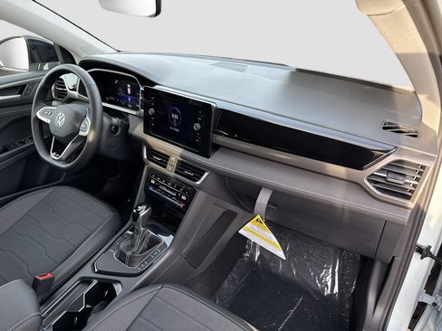 New 2026 Volkswagen Taos SE image 14