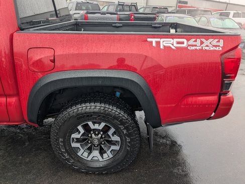 Certified 2019 Toyota Tacoma TRD Off-Road image 4