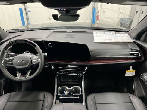 New 2026 Chevrolet Traverse Z71 w/ Enhanced Driving Package image 10