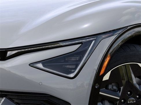 New 2025 Kia EV6 Wind image 17