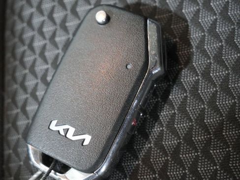 Used 2025 Kia Sportage LX image 29