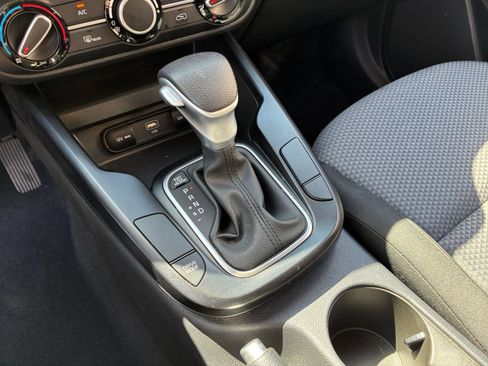 Used 2025 Kia Soul LX w/ LX Technology Package FWD image 39