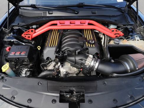 Used 2016 Dodge Charger R/T Scat Pack w/ Beats Audio Group RWD image 10