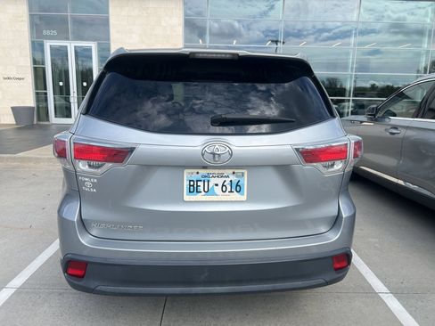Used 2016 Toyota Highlander LE image 2